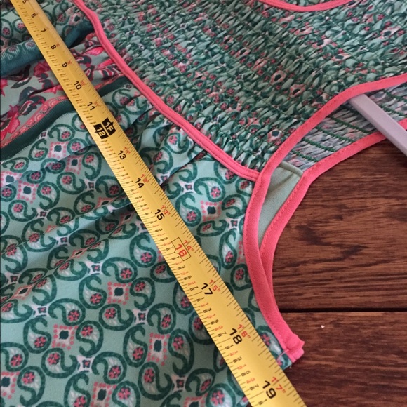 Sleeveless summer top - Picture 4 of 5